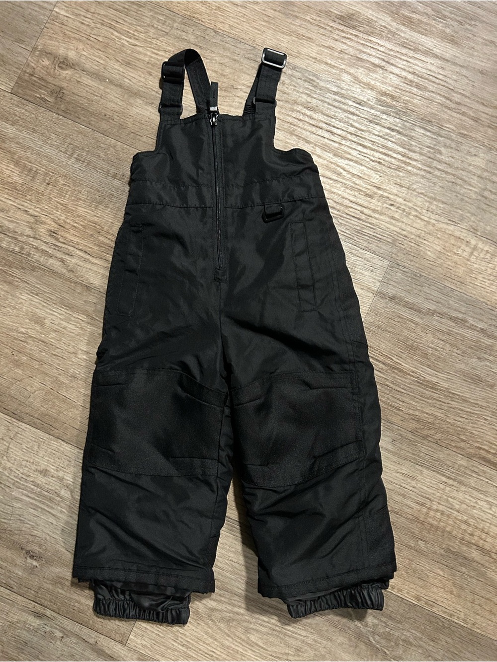 Circo Kids Black Snow Bibs
Size 18 months
#snowpants #kids